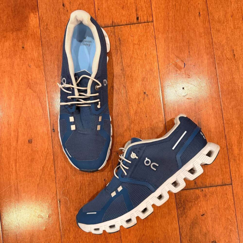 On Running Cloud Women's US 8 Navy Blue Athletic Sneakers
